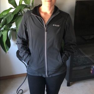 Columbia Titanium black rain shell